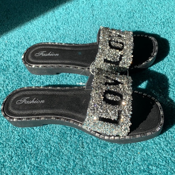 Women's LOVE Beach Flip Flop Slides - BNWOT - Picture 6 of 9